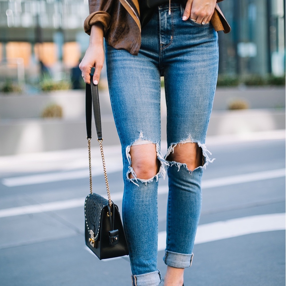 Busted Knee Distressed Skinny Jeans Light Wash